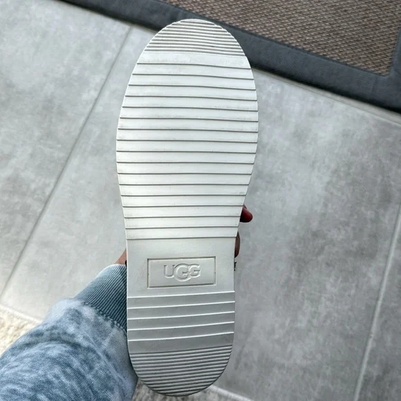 New Without Tags UGG Black Leather Alameda Slip-On Sneakers (Women’s) - Size 8.5 - Picture 7 of 11